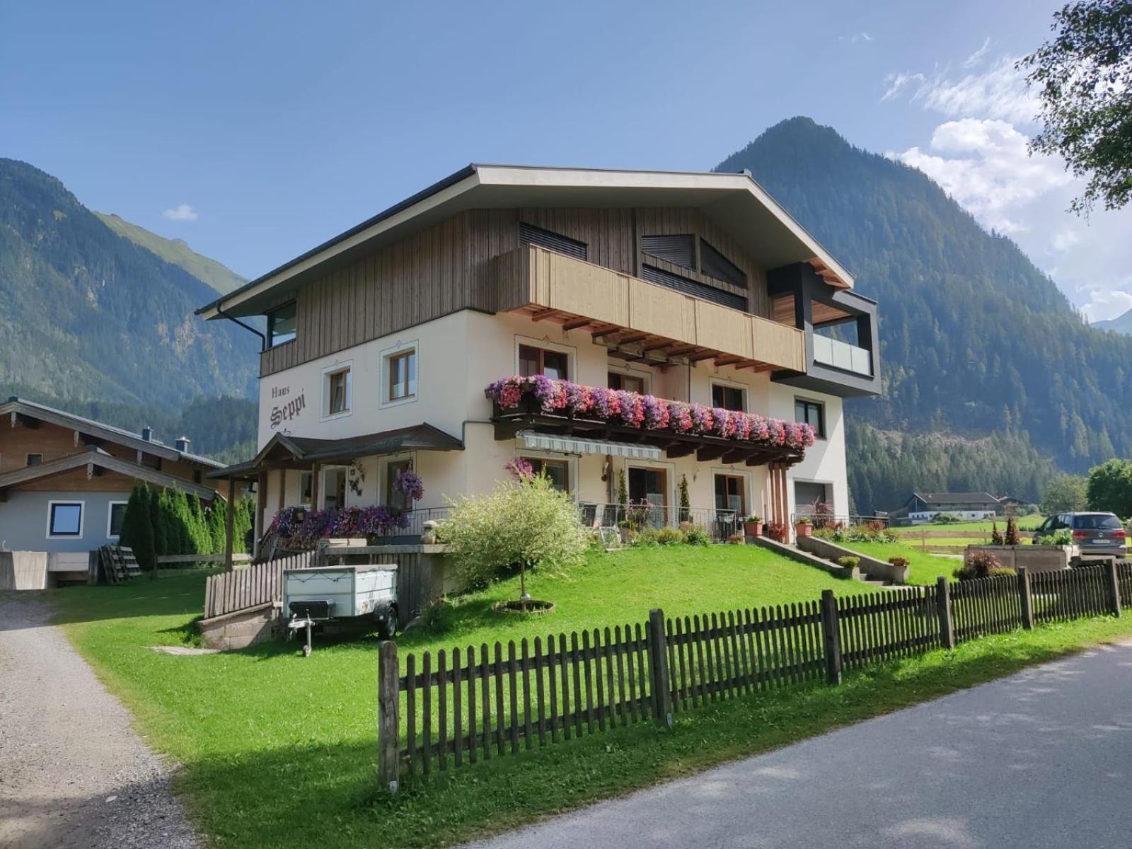 Hotel Haus Seppi Neukirchen am Großvenediger Exterior foto